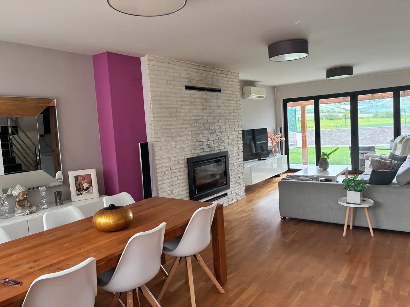 Casa adosada en venta en Calle Iturzulo, 23, Valle de Elorz / Elortzibar Sala de estar de Casa adosada en venta en Valle de Elorz / Elortzibar con Aire acondicionado y Terraza