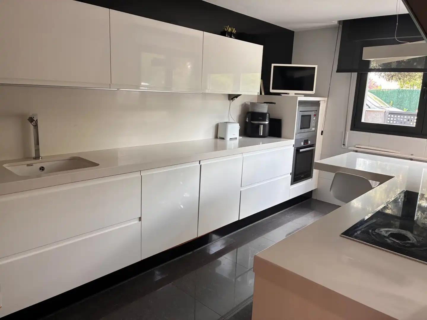 Casa adosada en venta en Calle Iturzulo, 23, Valle de Elorz / Elortzibar Cocina de Casa adosada en venta en Valle de Elorz / Elortzibar con Aire acondicionado y Terraza