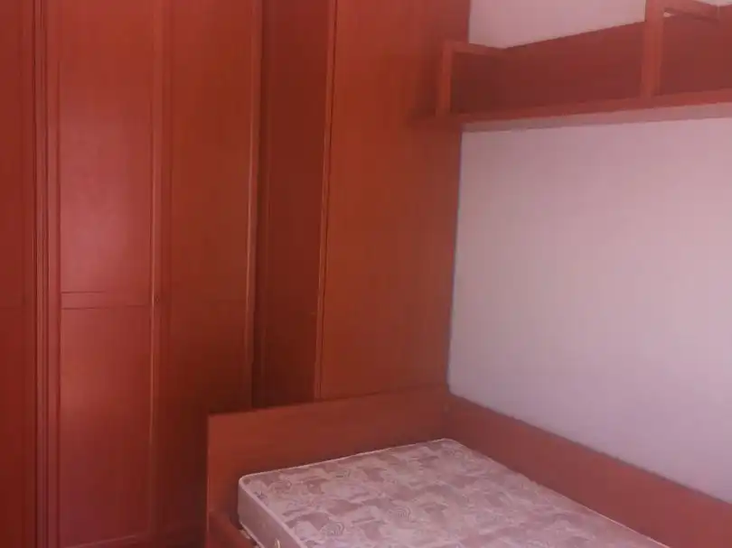 Dormitori de Pis de lloguer en A Coruña Capital  amb Calefacció, Parquet i Traster