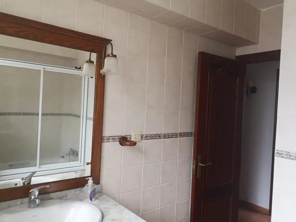 Bany de Pis de lloguer en A Coruña Capital  amb Calefacció, Parquet i Traster