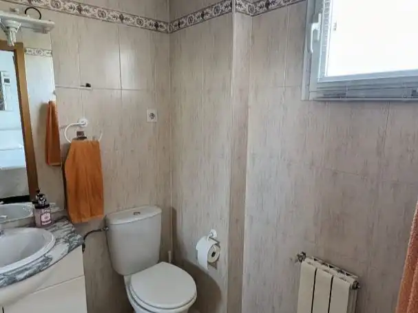 Bany de Casa o xalet de lloguer en Daganzo de Arriba amb Aire condicionat, Calefacció i Jardí privat