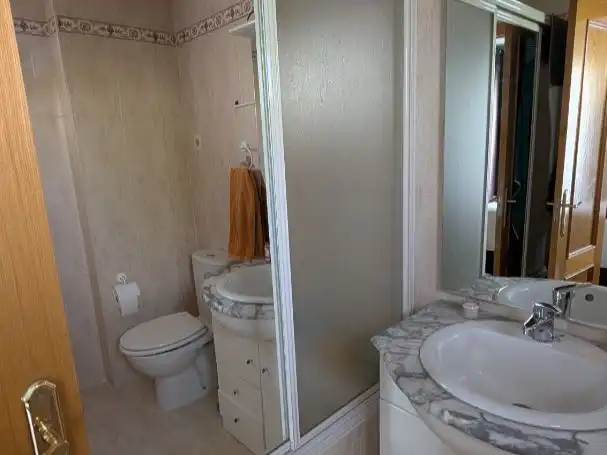 Bany de Casa o xalet de lloguer en Daganzo de Arriba amb Aire condicionat, Calefacció i Jardí privat