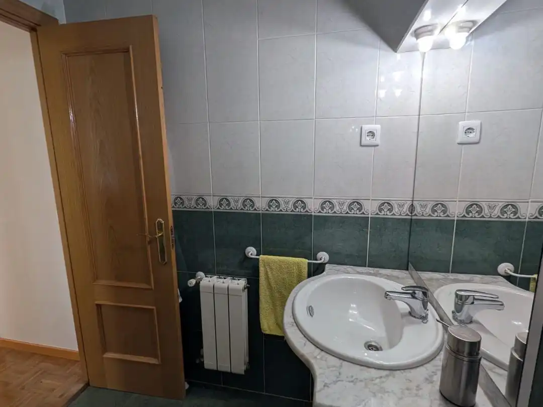 Bany de Casa o xalet de lloguer en Daganzo de Arriba amb Aire condicionat, Calefacció i Jardí privat