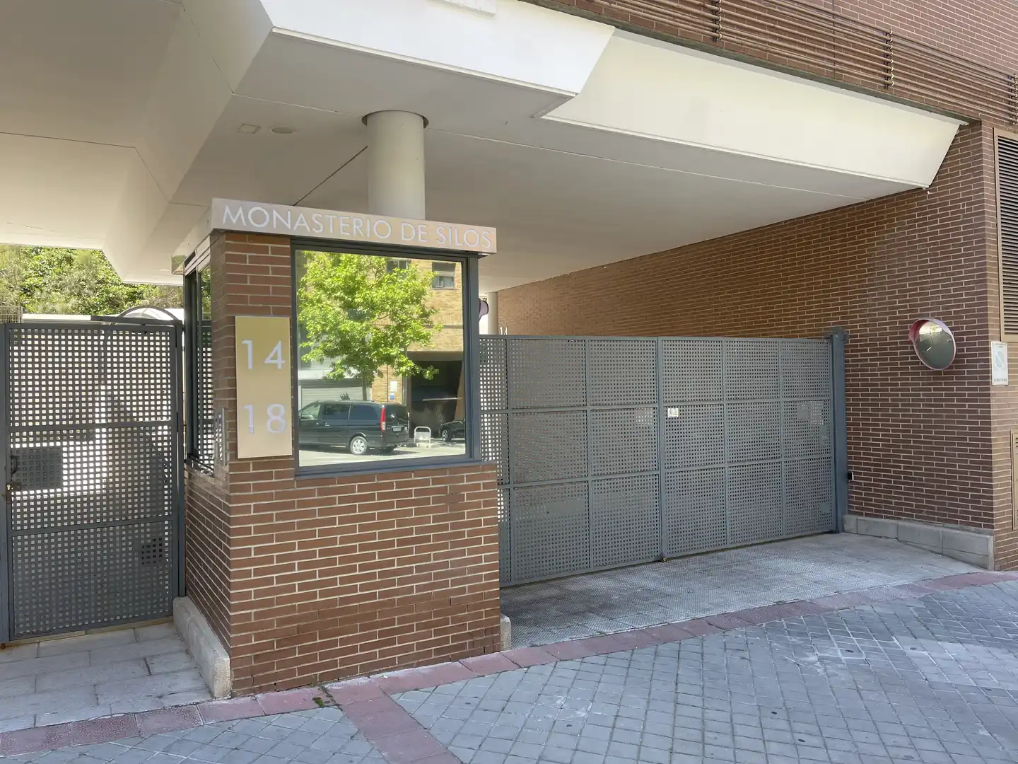 Garage zur Miete in Avenida del Monasterio de Silos, 6, Montecarmelo Außenansicht von Garage zur Miete in Madrid