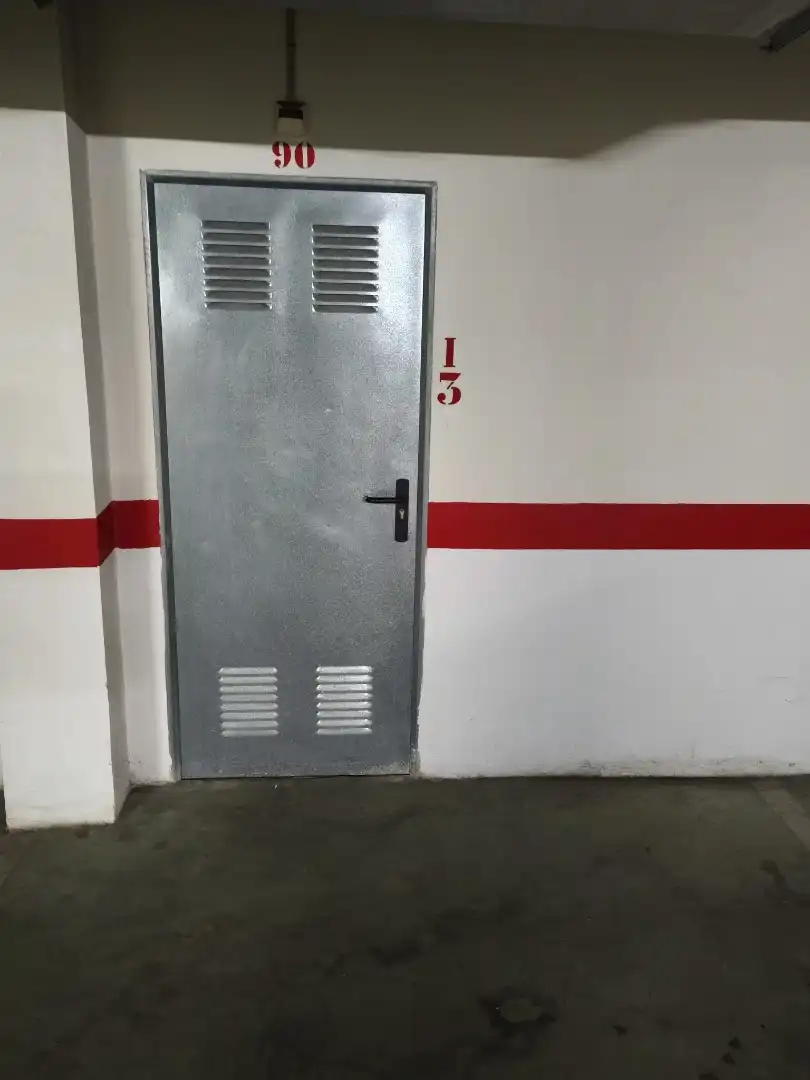 Parkplatz von Garage zum Verkauf in Almería