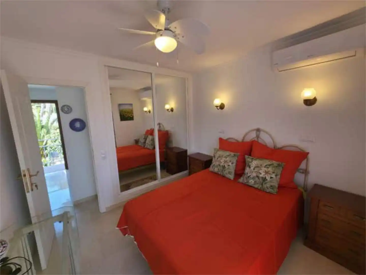 Casa o xalet en venda a Costabella Dormitori de Casa o xalet en venda en Marbella amb Terrassa