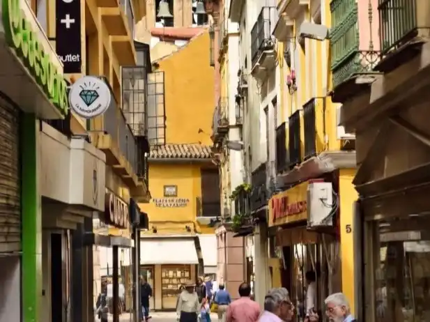Wohnung zur Miete in Callejón Empecinado, 2, Alfalfa - Santa Cruz Außenansicht von Wohnung zur Miete in Sevilla Capital mit Klimaanlage und Terrasse