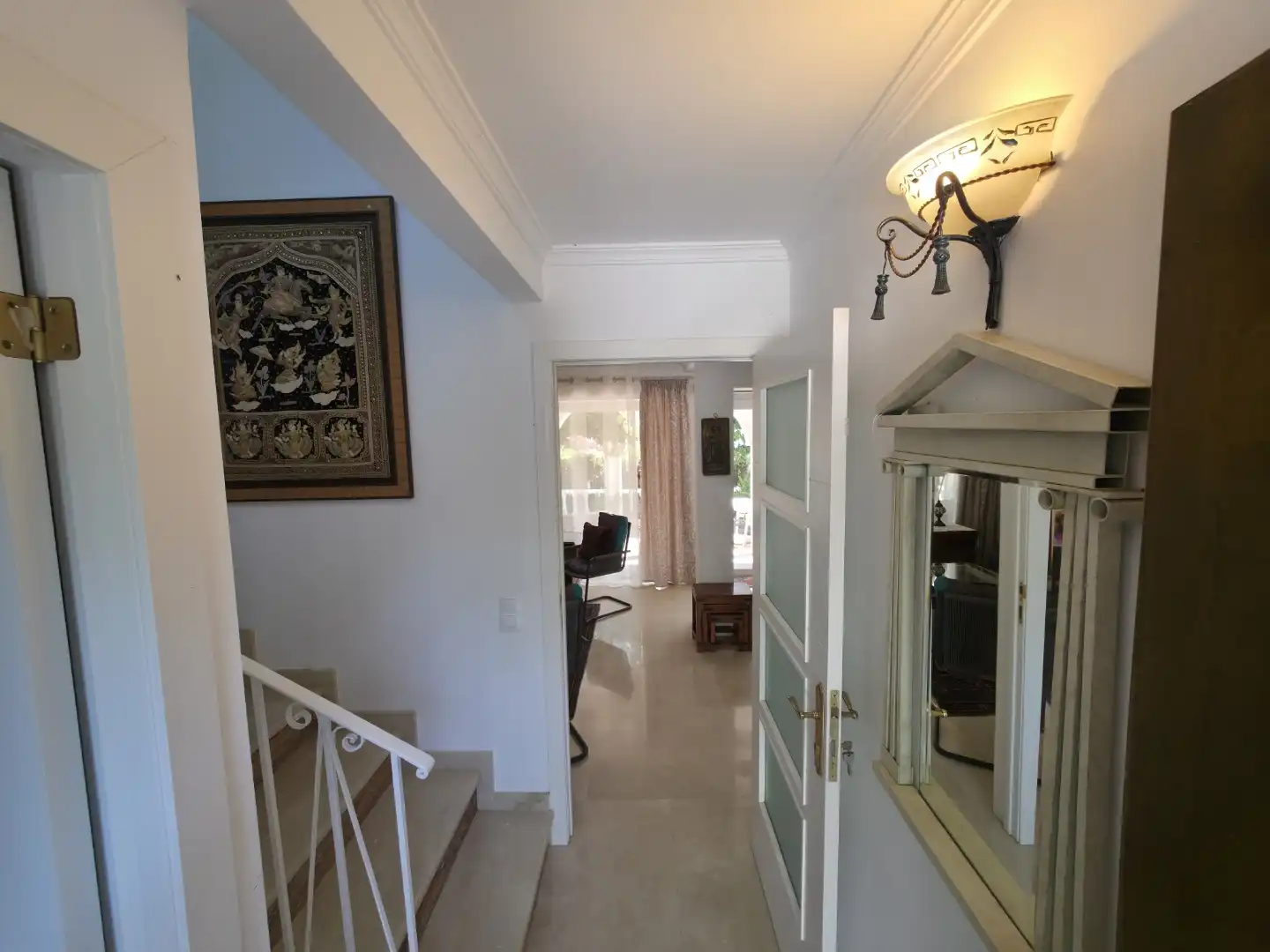 Einfamilien-Reihenhaus zum Verkauf in Escandinavia, Costabella Einfamilien-Reihenhaus zum Verkauf in Marbella mit Klimaanlage, Privatgarten und Terrasse