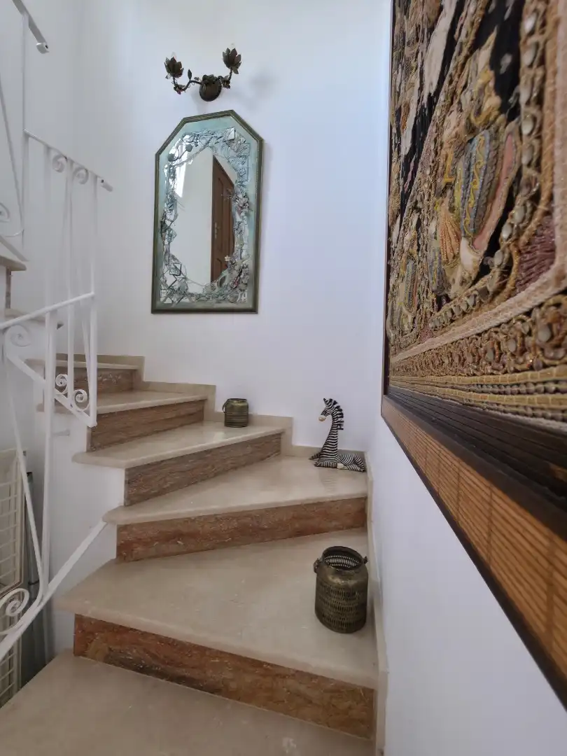 Einfamilien-Reihenhaus zum Verkauf in Escandinavia, Costabella Einfamilien-Reihenhaus zum Verkauf in Marbella mit Klimaanlage, Privatgarten und Terrasse
