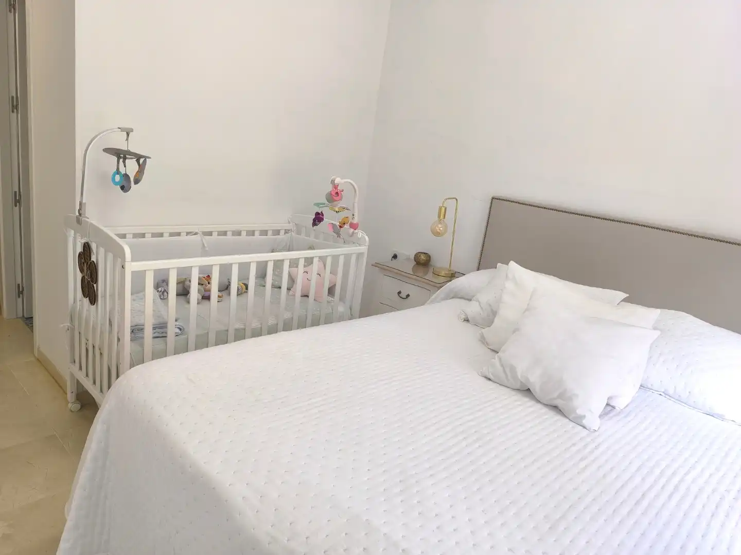 Wohnung zum Verkauf in Calle Carril San Diego, 52, Centro - Calzada - Cabo Noval Schlafzimmer von Wohnung zum Verkauf in Sanlúcar de Barrameda mit Balkon