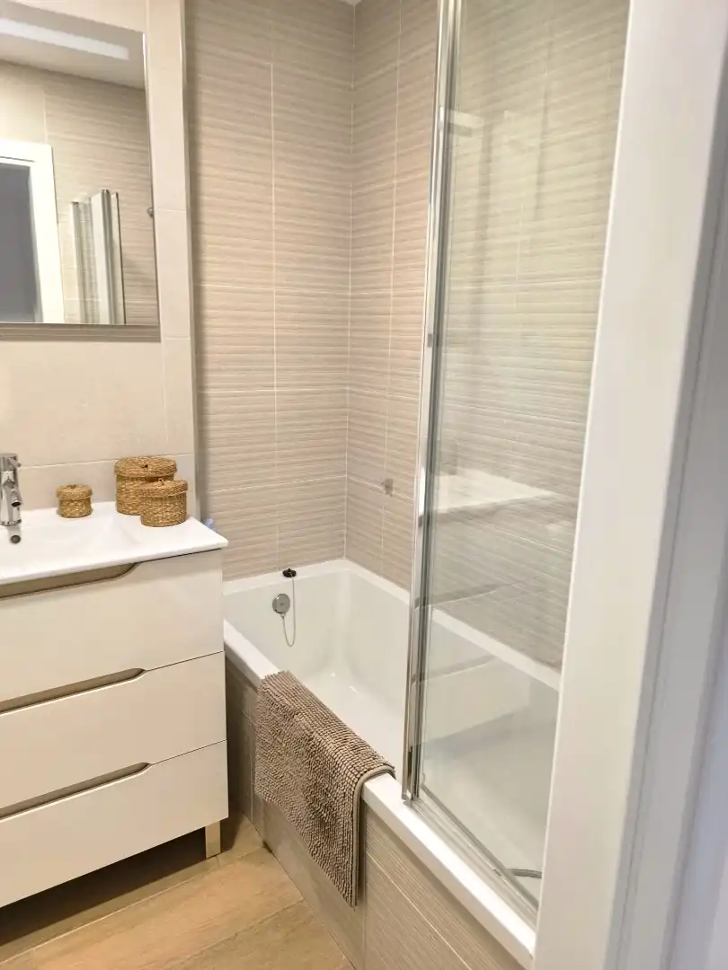Wohnung zum Verkauf in Calle Carril San Diego, 52, Centro - Calzada - Cabo Noval Badezimmer von Wohnung zum Verkauf in Sanlúcar de Barrameda mit Balkon