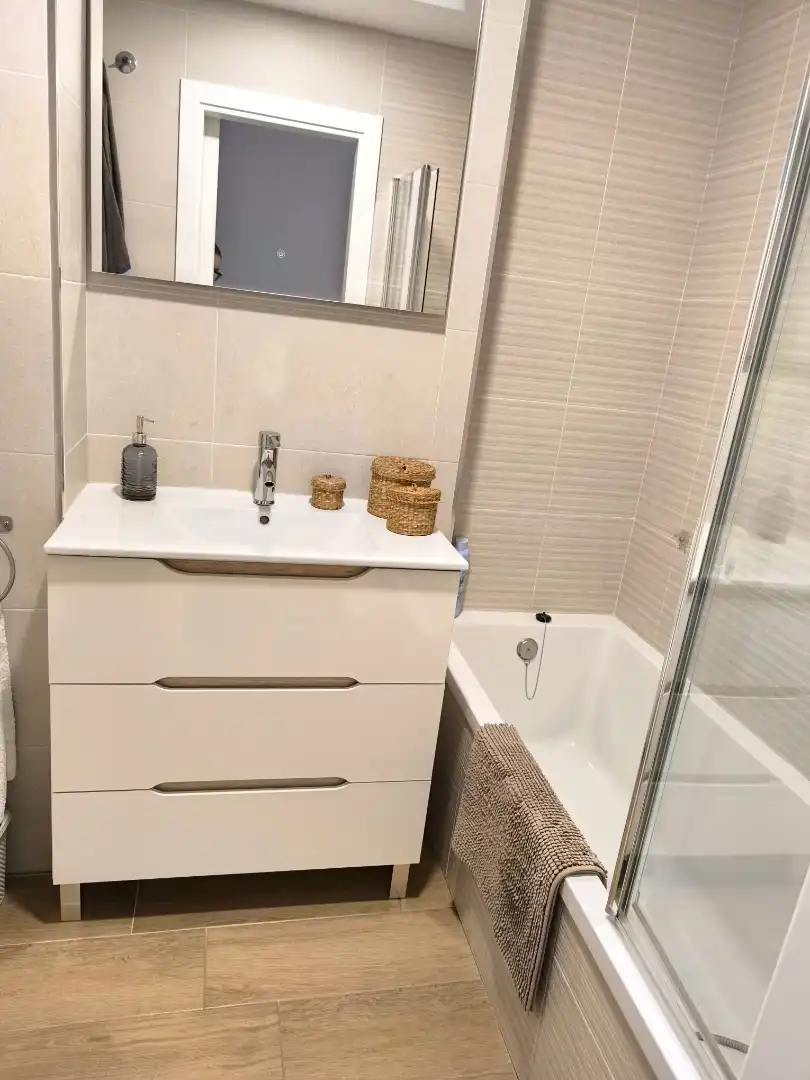 Wohnung zum Verkauf in Calle Carril San Diego, 52, Centro - Calzada - Cabo Noval Badezimmer von Wohnung zum Verkauf in Sanlúcar de Barrameda mit Balkon