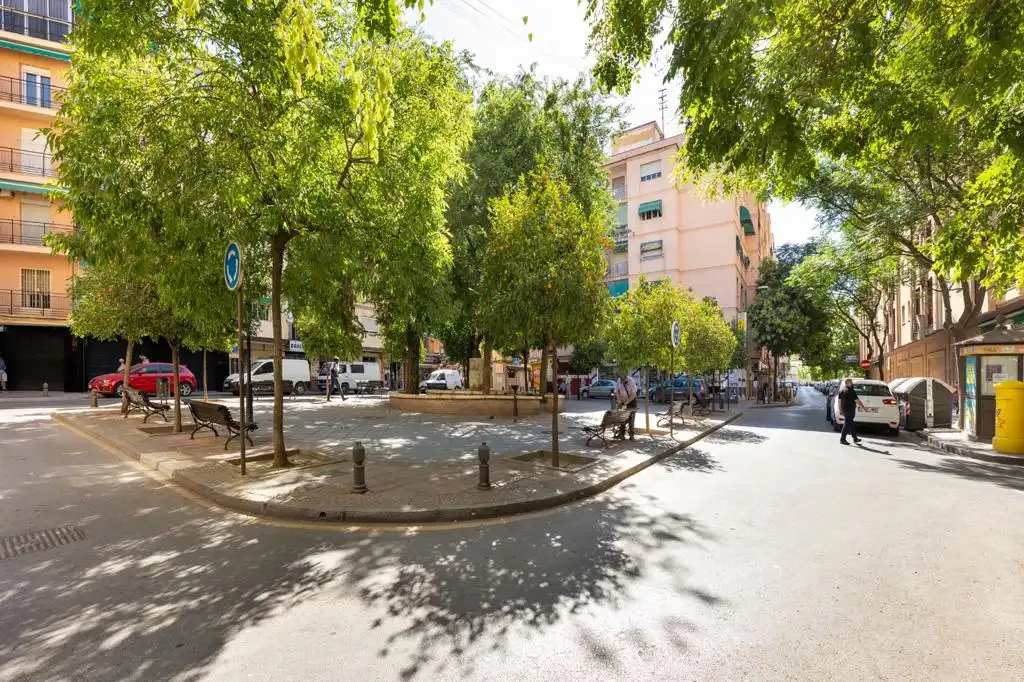 Piso de alquiler en Avenida Doctor Oloriz, 27, Plaza de Toros Vista exterior de Piso de alquiler en Granada Capital con Balcón