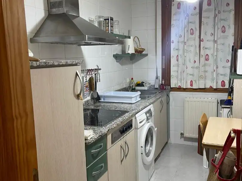 Cocina de Piso para compartir en Estella / Lizarra con Calefacción, Parquet y Amueblado