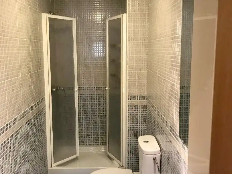 Wohnung zum Verkauf in Calle Doctor Arcadio González, 8, El Tiemblo Badezimmer von Wohnung zum Verkauf in El Tiemblo mit Klimaanlage und Balkon