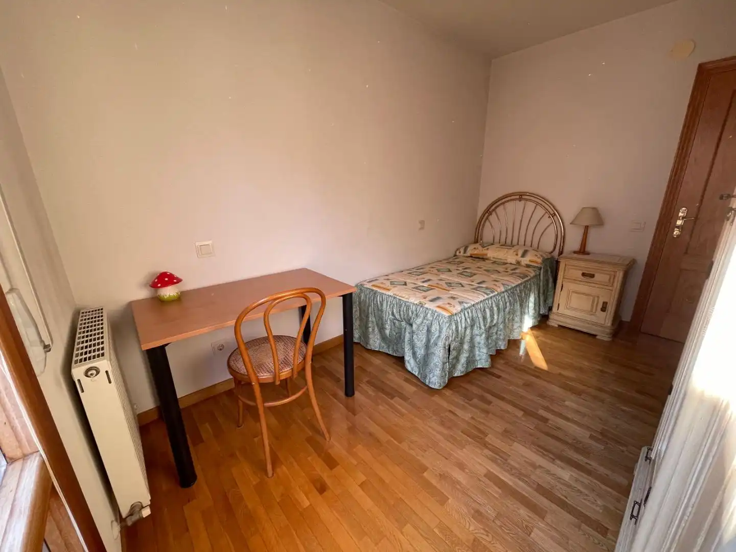 Habitación de Piso para compartir en Estella / Lizarra con Calefacción, Parquet y Amueblado