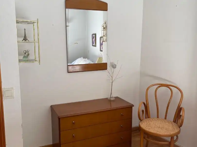 Habitación de Piso para compartir en Estella / Lizarra con Calefacción, Parquet y Amueblado