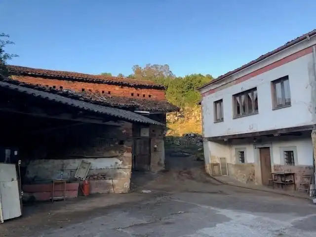Außenansicht von Wohnung zum Verkauf in Oviedo  mit Privatgarten, Terrasse und Abstellraum