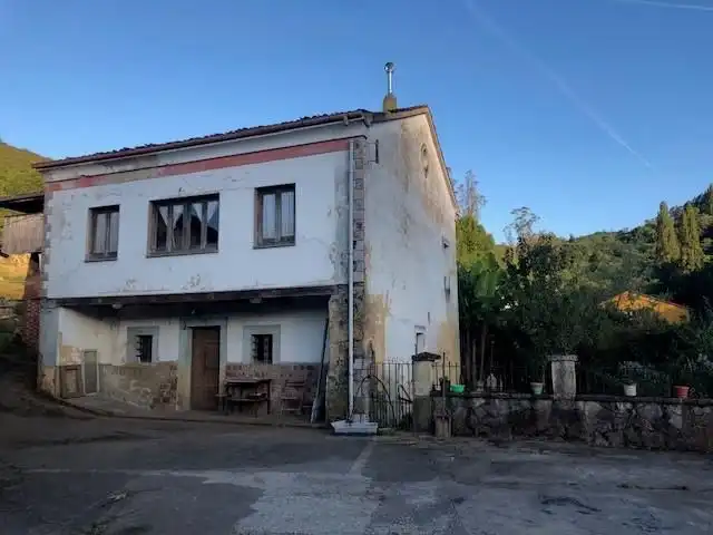 Außenansicht von Wohnung zum Verkauf in Oviedo  mit Privatgarten, Terrasse und Abstellraum