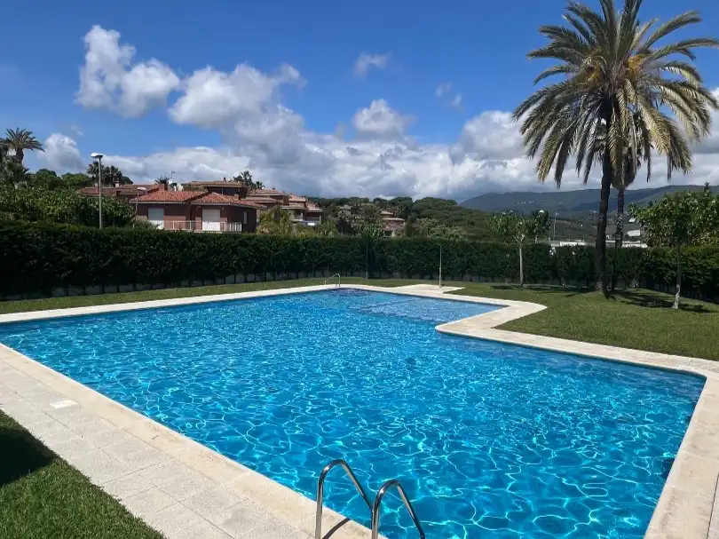 Pis en venda a Carrer de Amadeu Vives, 15, Urbanitzacions Piscina de Pis en venda en Sant Pol de Mar amb Aire condicionat, Terrassa i Piscina