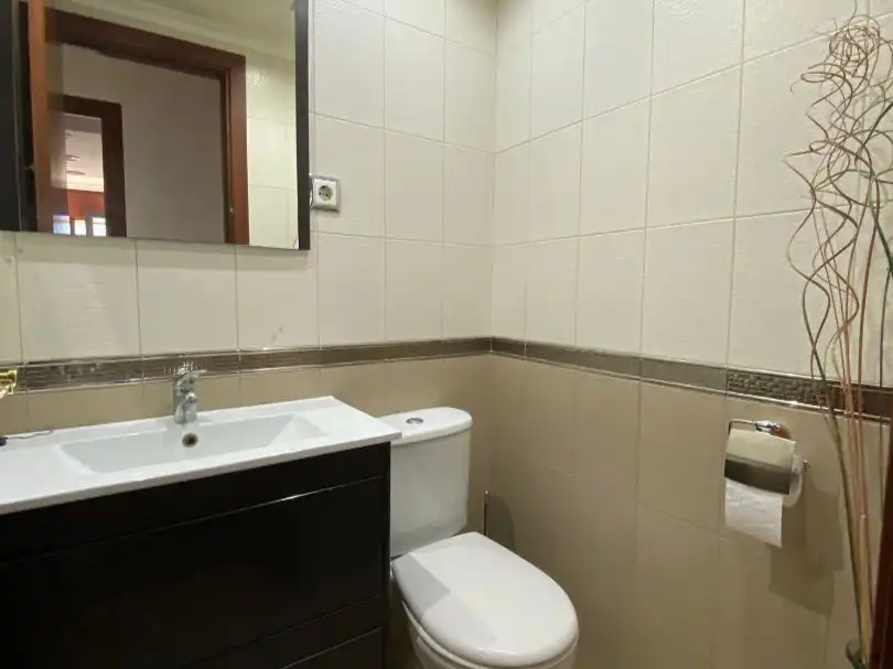 Piso en venta en Calle Baldomero Villegas, 1, Santoña Baño de Piso en venta en Santoña con Terraza