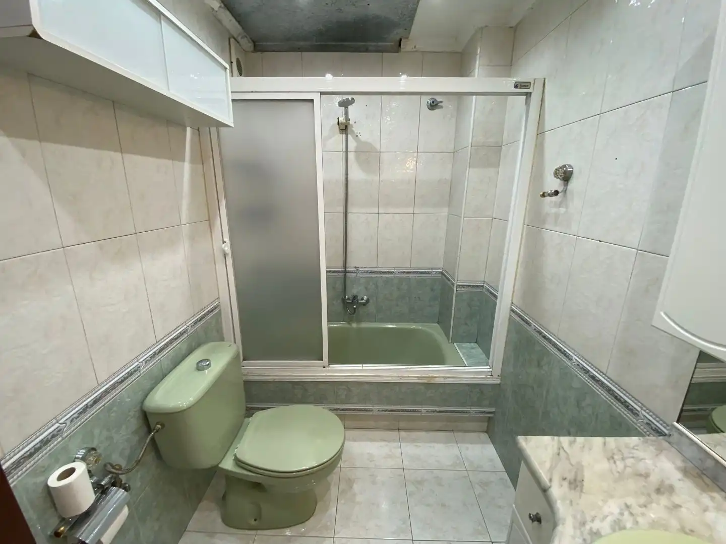 Piso en venta en Calle Baldomero Villegas, 1, Santoña Baño de Piso en venta en Santoña con Terraza