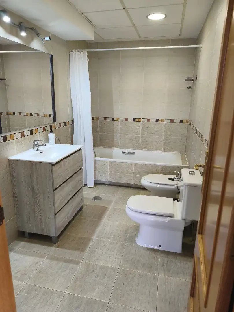 Wohnung zur Miete in Avenida de José Hierro, 92, Rivas Futura Badezimmer von Wohnung zur Miete in Rivas-Vaciamadrid mit Privatgarten, Parkett und Terrasse
