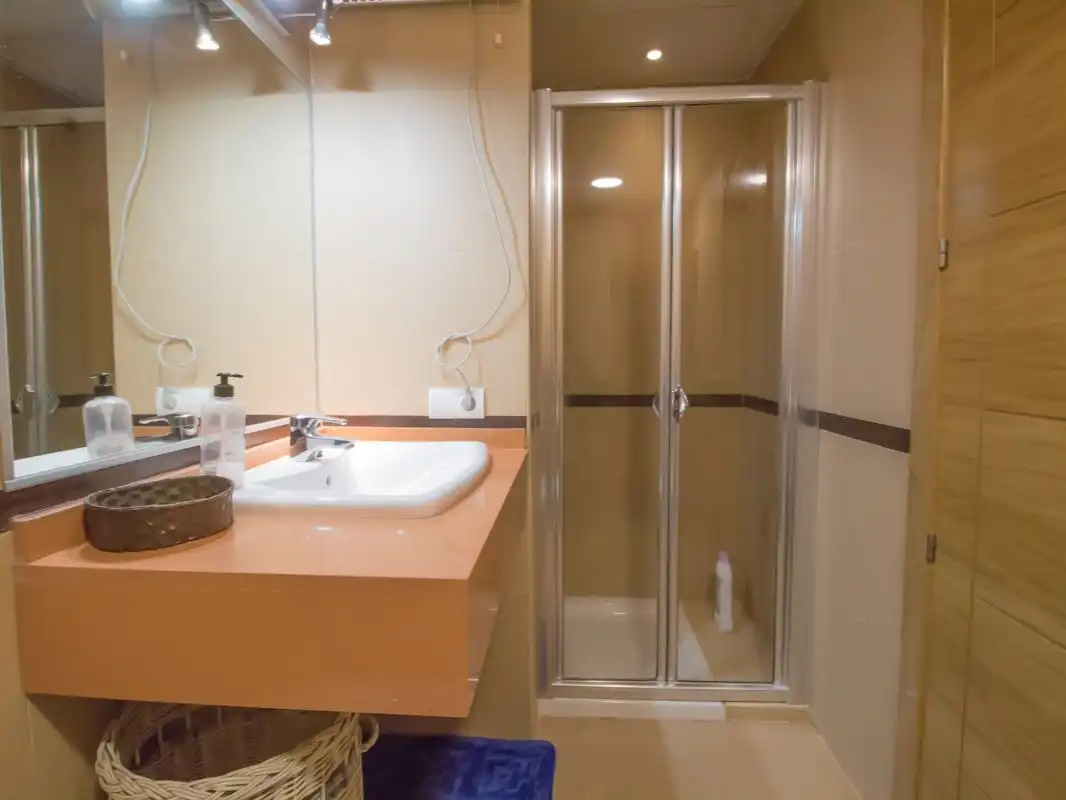 Bany de Pis de lloguer en Almería amb Aire condicionat, Calefacció i Parquet