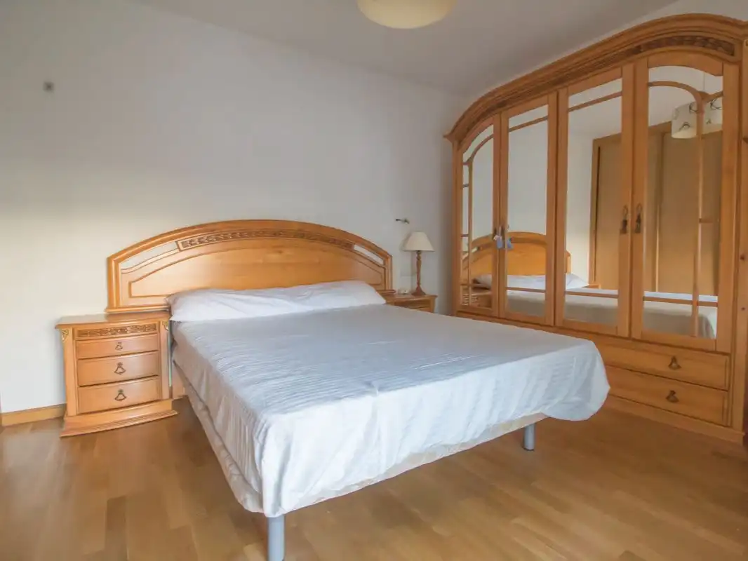 Dormitori de Pis de lloguer en Almería amb Aire condicionat, Calefacció i Parquet