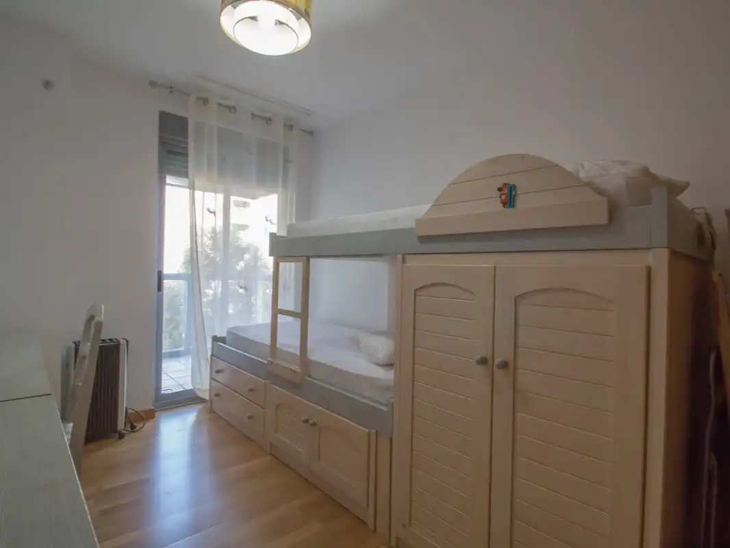 Dormitori de Pis de lloguer en Almería amb Aire condicionat, Calefacció i Parquet