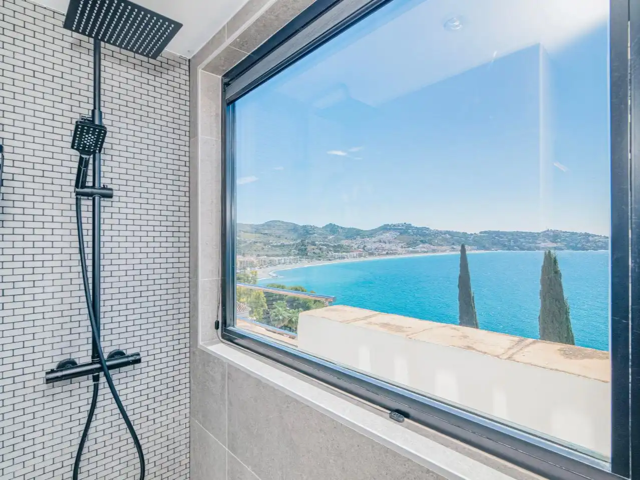 Bathroom of Flat for sale in Almuñécar  with Air Conditioner, Terrace and Swimming Pool