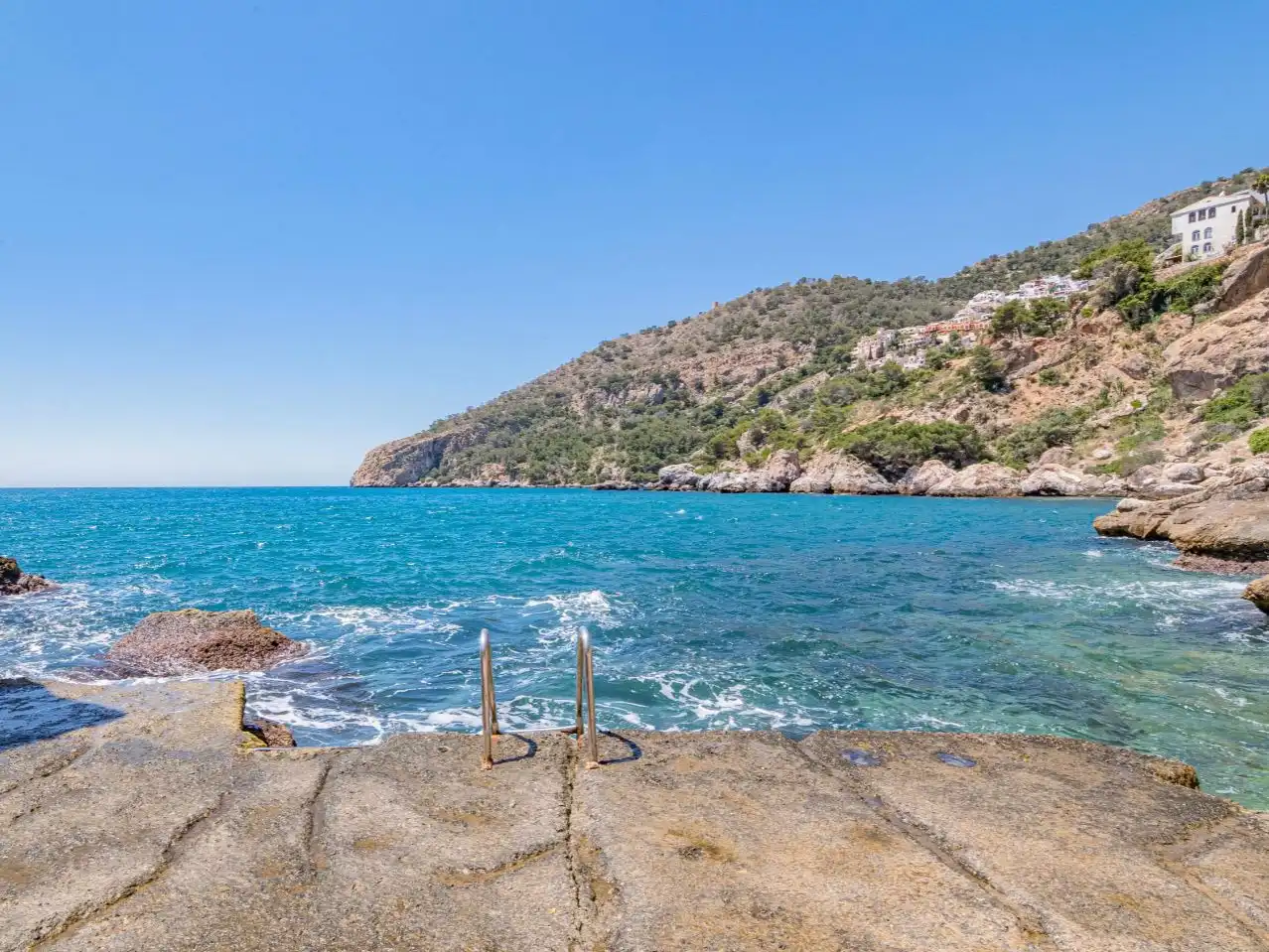Flat for sale in Almuñécar  with Air Conditioner, Terrace and Swimming Pool
