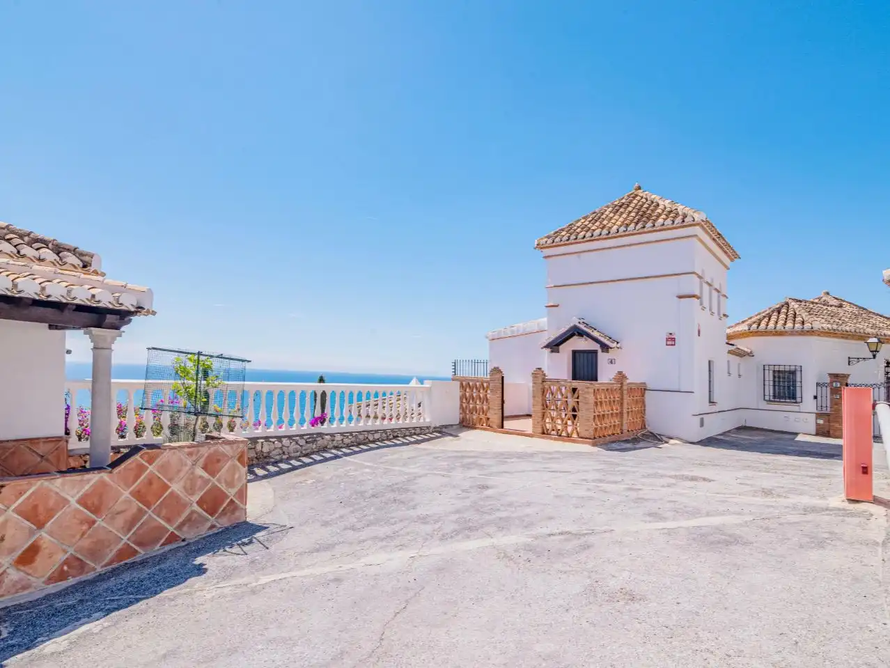 Exterior view of Flat for sale in Almuñécar  with Air Conditioner, Terrace and Swimming Pool