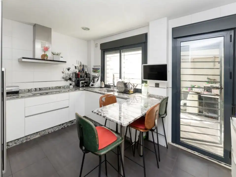 Casa adosada en venta en Calle Camelia, 31, Poniente Cocina de Casa adosada en venta en Armilla con Aire acondicionado, Terraza y Balcón
