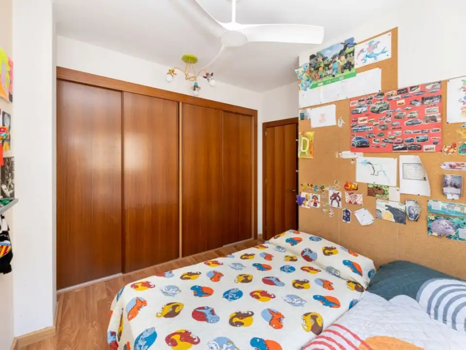 Casa adosada en venta en Calle Camelia, 31, Poniente Habitación de Casa adosada en venta en Armilla con Aire acondicionado, Terraza y Balcón