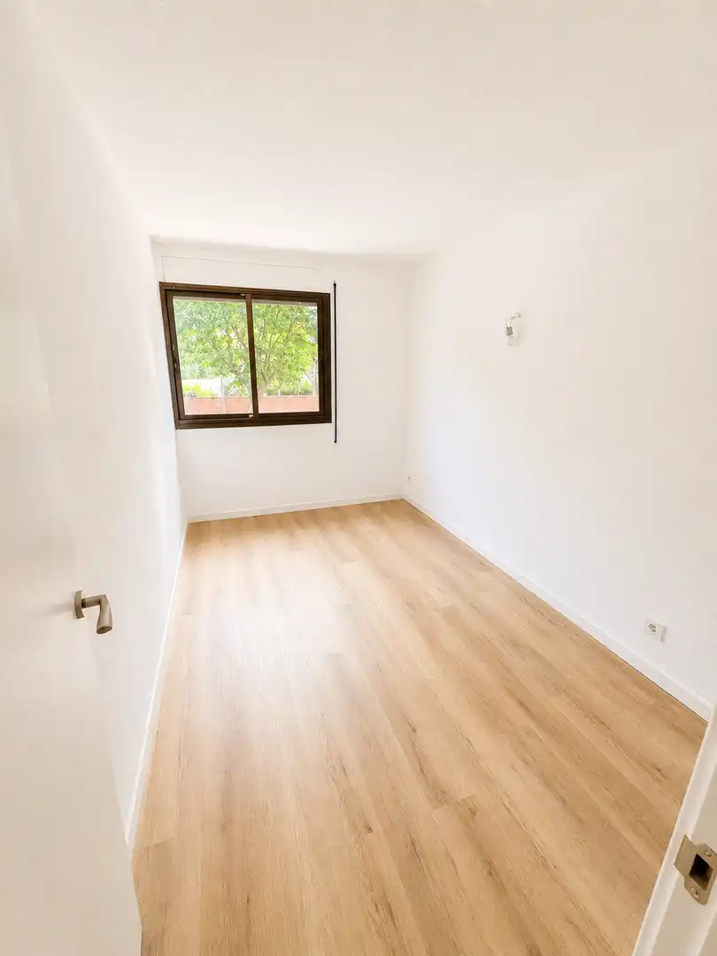 Piso en venta en Carrer de Lluís Companys, 61c, Santa Perpètua de Mogoda Habitación de Piso en venta en Santa Perpètua de Mogoda