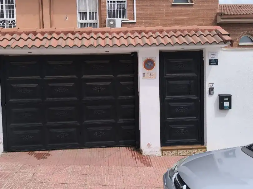Casa adosada en venda a Calle Viena, 18, Loeches Aparcament de Casa adosada en venda en Loeches amb Aire condicionat