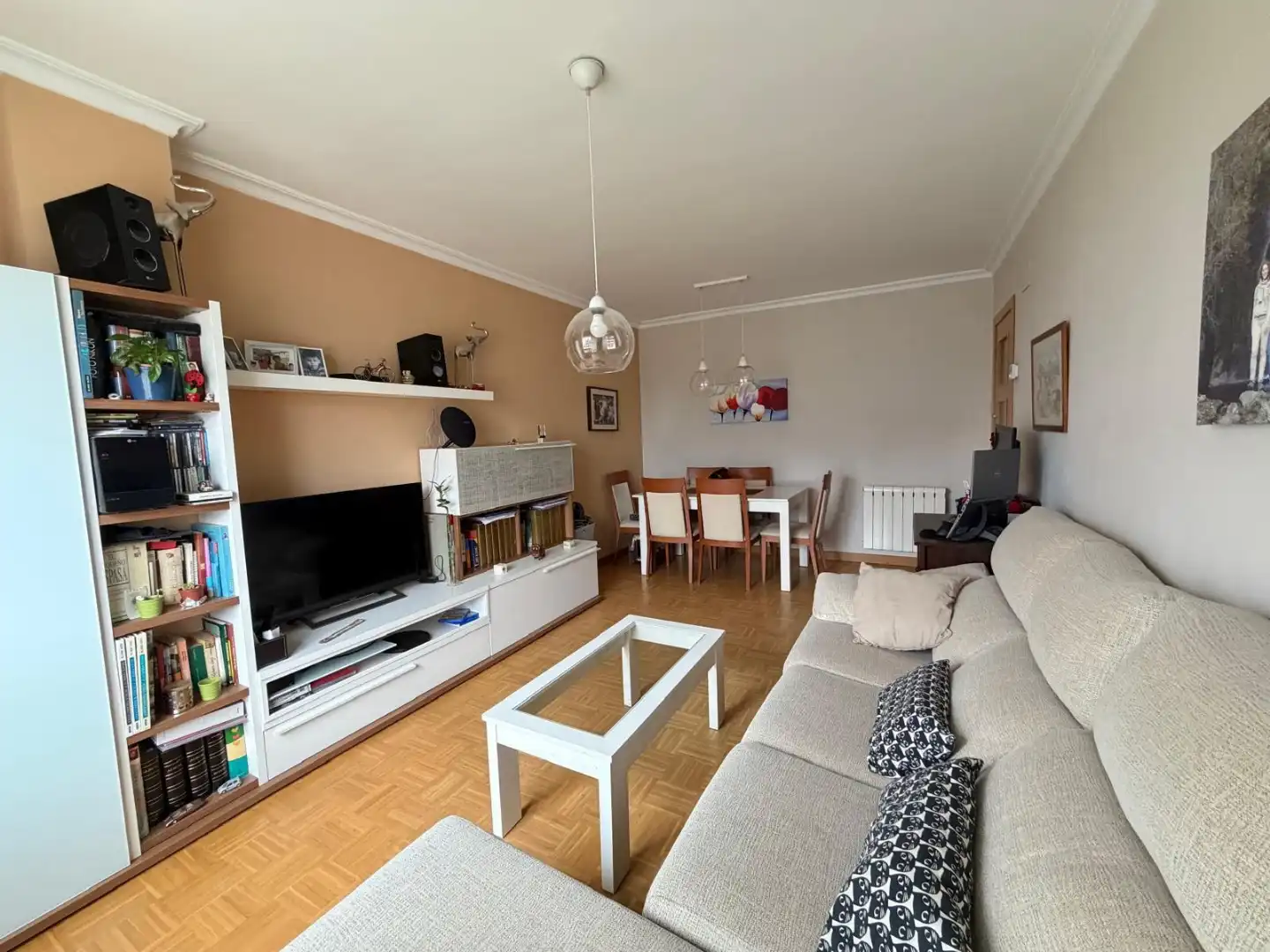 Living room of Flat for rent in Humanes de Madrid  with Heating, Parquet flooring and Furnished