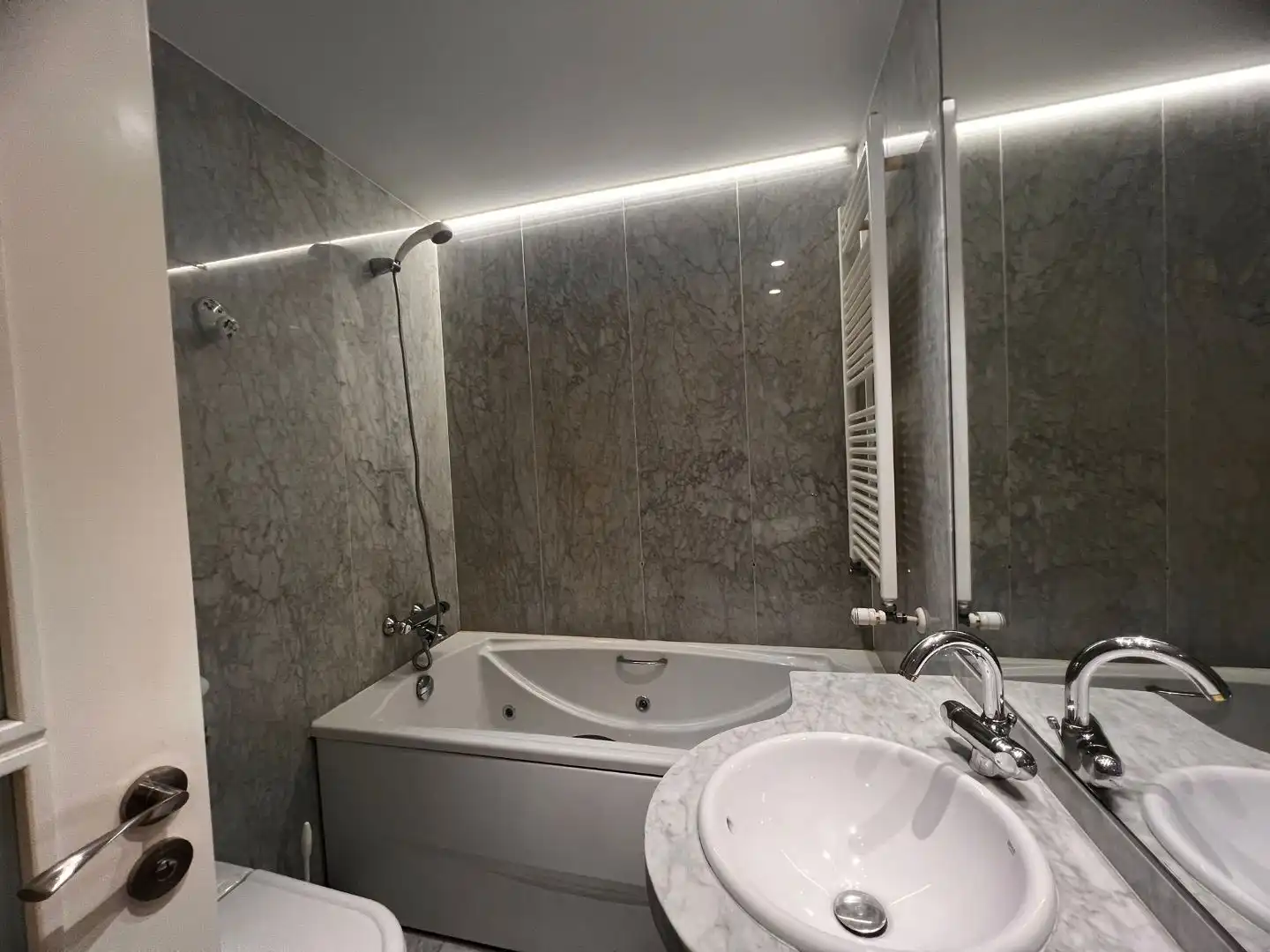 Flat for rent in Calle del General Pardiñas, 43, Lista Bathroom of Flat for rent in Madrid with Air Conditioner, Heating and Storage room