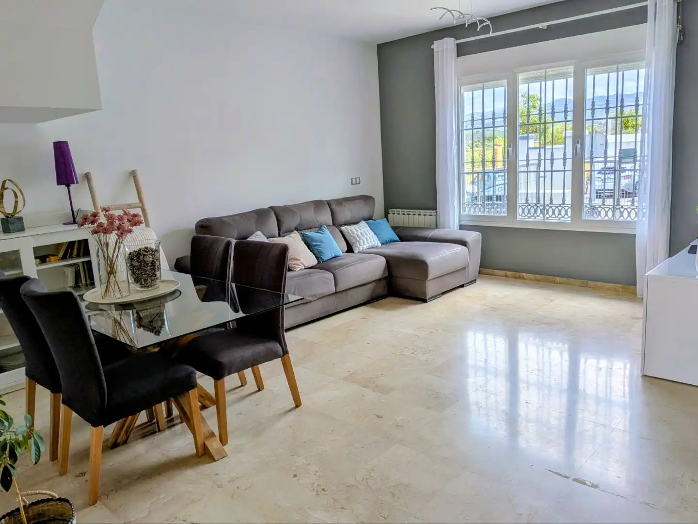 Casa adosada en venta en La Planilla Sala de estar de Casa adosada en venta en Ronda con Aire acondicionado y Balcón