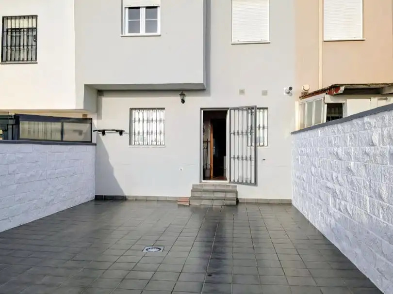 Casa adosada en venta en La Planilla Vista exterior de Casa adosada en venta en Ronda con Aire acondicionado y Balcón