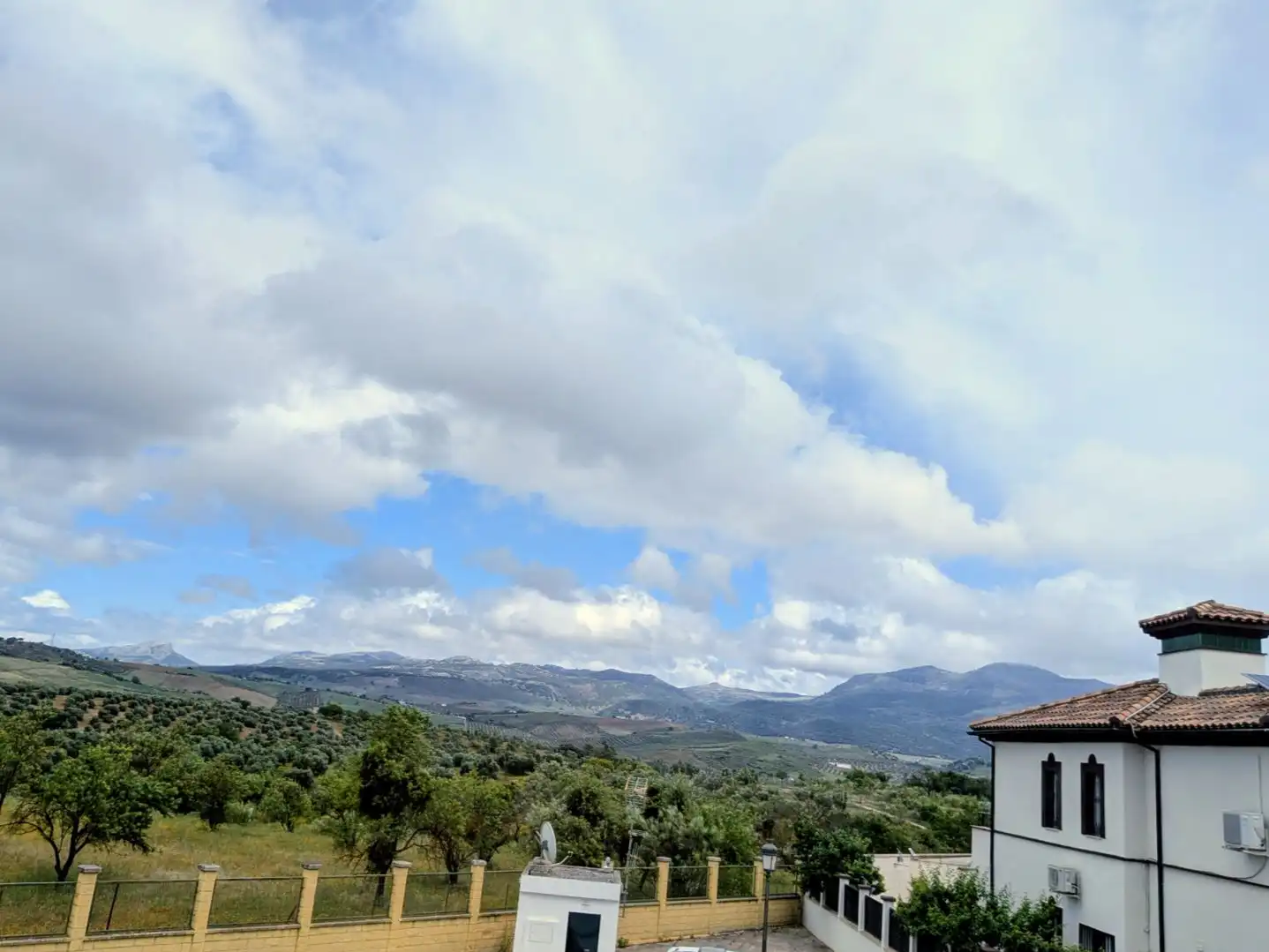 Casa adosada en venta en La Planilla Vista exterior de Casa adosada en venta en Ronda con Aire acondicionado y Balcón
