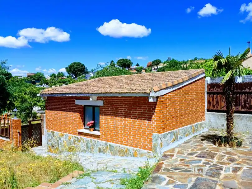 Vista exterior de Casa o xalet en venda en Paracuellos de Jarama amb Aire condicionat, Calefacció i Jardí privat