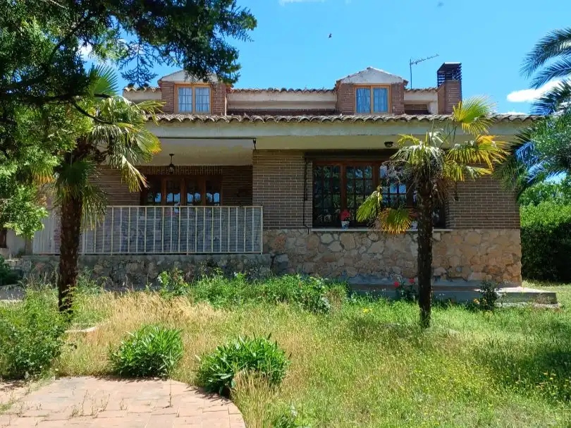Vista exterior de Casa o xalet en venda en Paracuellos de Jarama amb Aire condicionat, Calefacció i Jardí privat