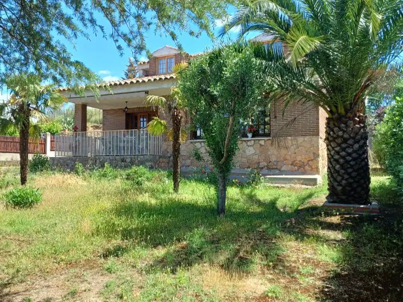 Vista exterior de Casa o xalet en venda en Paracuellos de Jarama amb Aire condicionat, Calefacció i Jardí privat