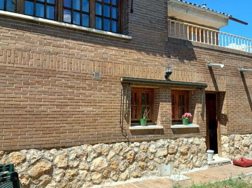 Vista exterior de Casa o xalet en venda en Paracuellos de Jarama amb Aire condicionat, Calefacció i Jardí privat