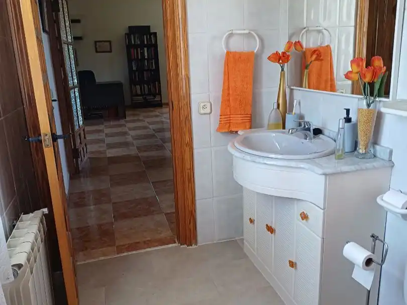 Bany de Casa o xalet en venda en Paracuellos de Jarama amb Aire condicionat, Calefacció i Jardí privat