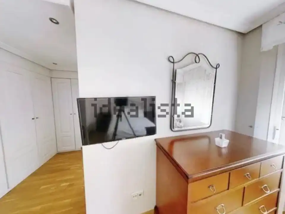 Pis en venda a Calle Lisboa, 17, Montserrat - Parque Empresarial Dormitori de Pis en venda en San Fernando de Henares amb Aire condicionat, Calefacció i Jardí privat
