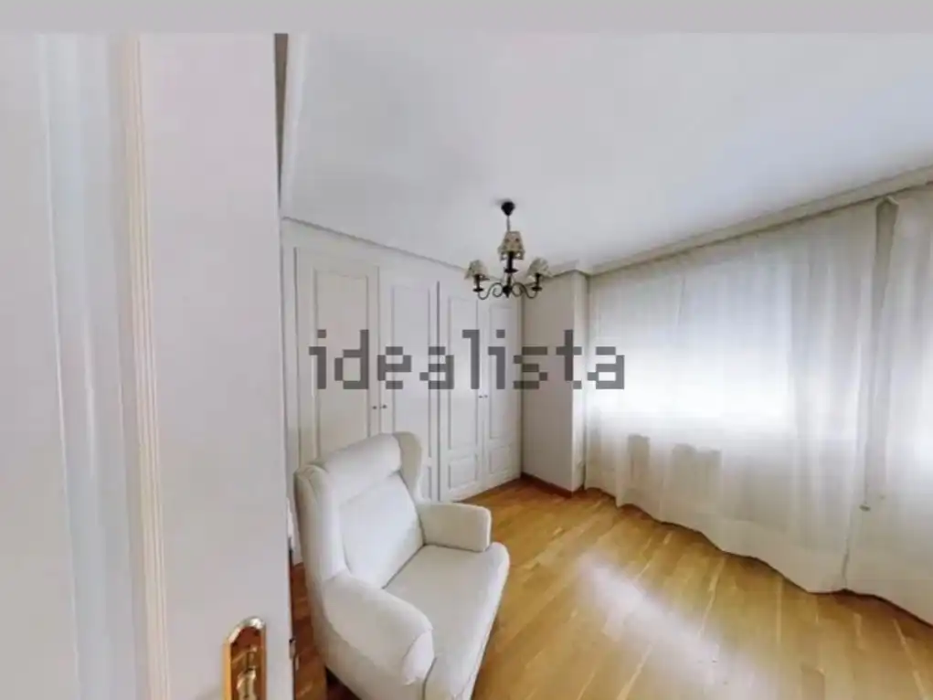 Pis en venda a Calle Lisboa, 17, Montserrat - Parque Empresarial Dormitori de Pis en venda en San Fernando de Henares amb Aire condicionat, Calefacció i Jardí privat