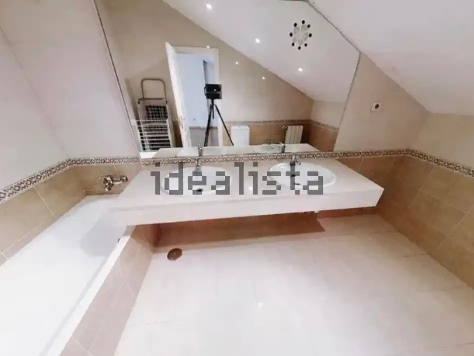 Pis en venda a Calle Lisboa, 17, Montserrat - Parque Empresarial Bany de Pis en venda en San Fernando de Henares amb Aire condicionat, Calefacció i Jardí privat